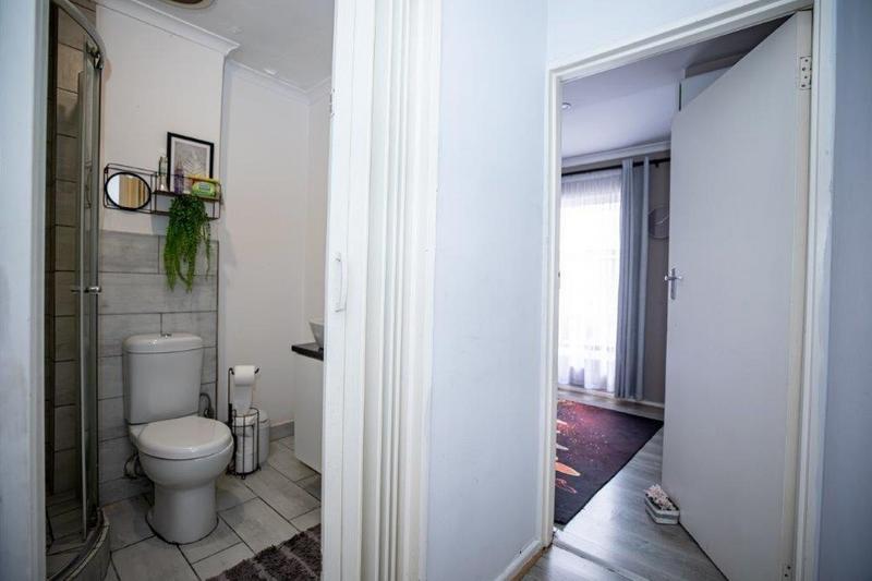 2 Bedroom Property for Sale in Oakglen Western Cape